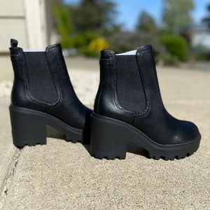 Urban Outfitters Chloe Chelsea Boots NWT